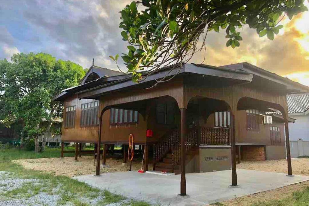 De Rhumaa Homestay กัวลาตรังกานู ภายนอก รูปภาพ