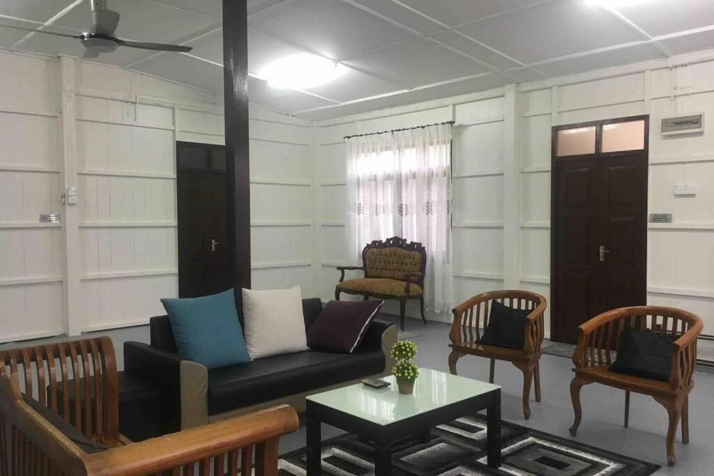 De Rhumaa Homestay กัวลาตรังกานู ภายนอก รูปภาพ